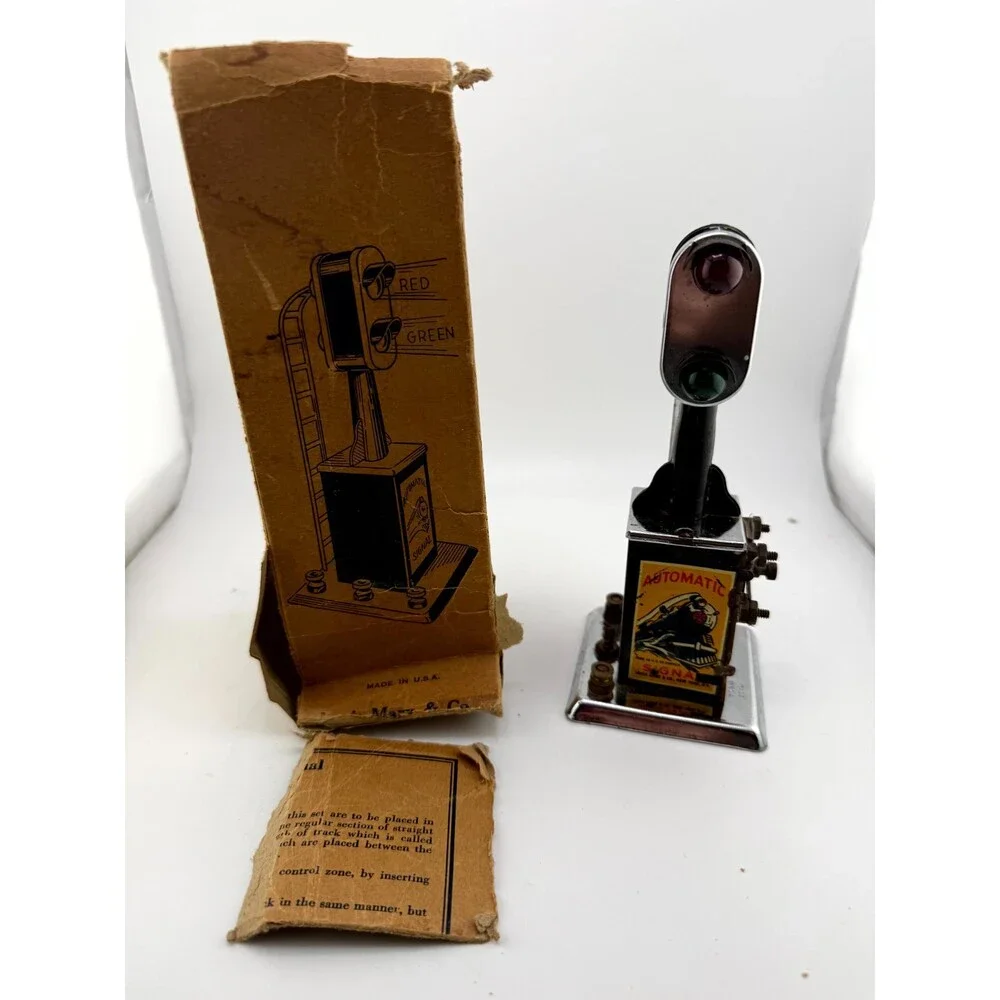 Louis Marx No 405-A Automatic Block Signal Red Green Light Train Accessory Box